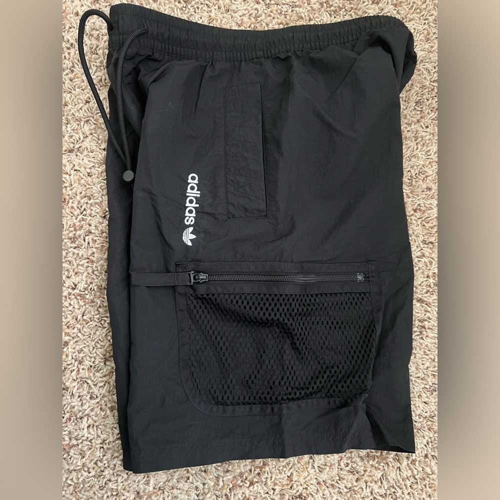 Mens Adidas Adventure Woven Cargo Shorts. Size Small.